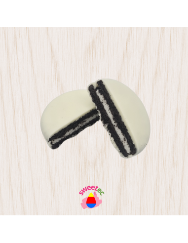 Cookies 4,5cm Ø with chocolate coating and...