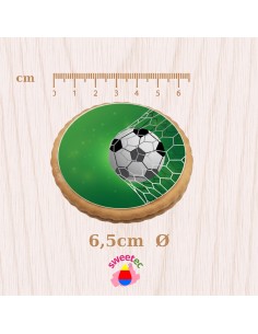 6.5cm chocolate biscuit with edible print of a soccer ball in a net, on a light wooden background with the Sweetec logo. Ideal f 2