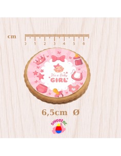6.5cm chocolate biscuit with edible print of a smiling baby girl, presented on a clean white background with the sweetec logo. I 2