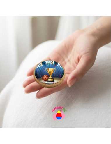 6.5cm chocolate biscuit with edible print of a golden trophy with a basketball, held in hand. Ideal for sports-themed parties or