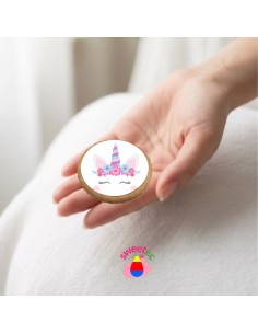 6.5cm chocolate biscuit with edible print of a unicorn with floral decoration, on a clean white background. Ideal for unicorn-th 2