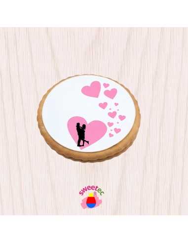 6.5cm chocolate biscuit with edible print of a couple with hearts, shown on a clean white background. Ideal for Valentine's Day.