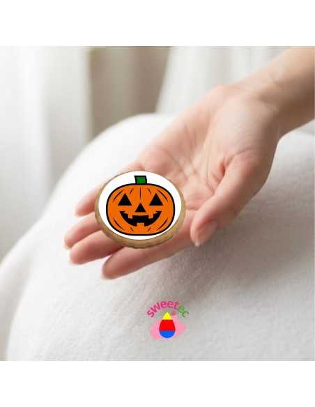 6.5cm chocolate biscuit with edible print of a jack-o'-lantern pumpkin, held in hand. Ideal for Halloween.